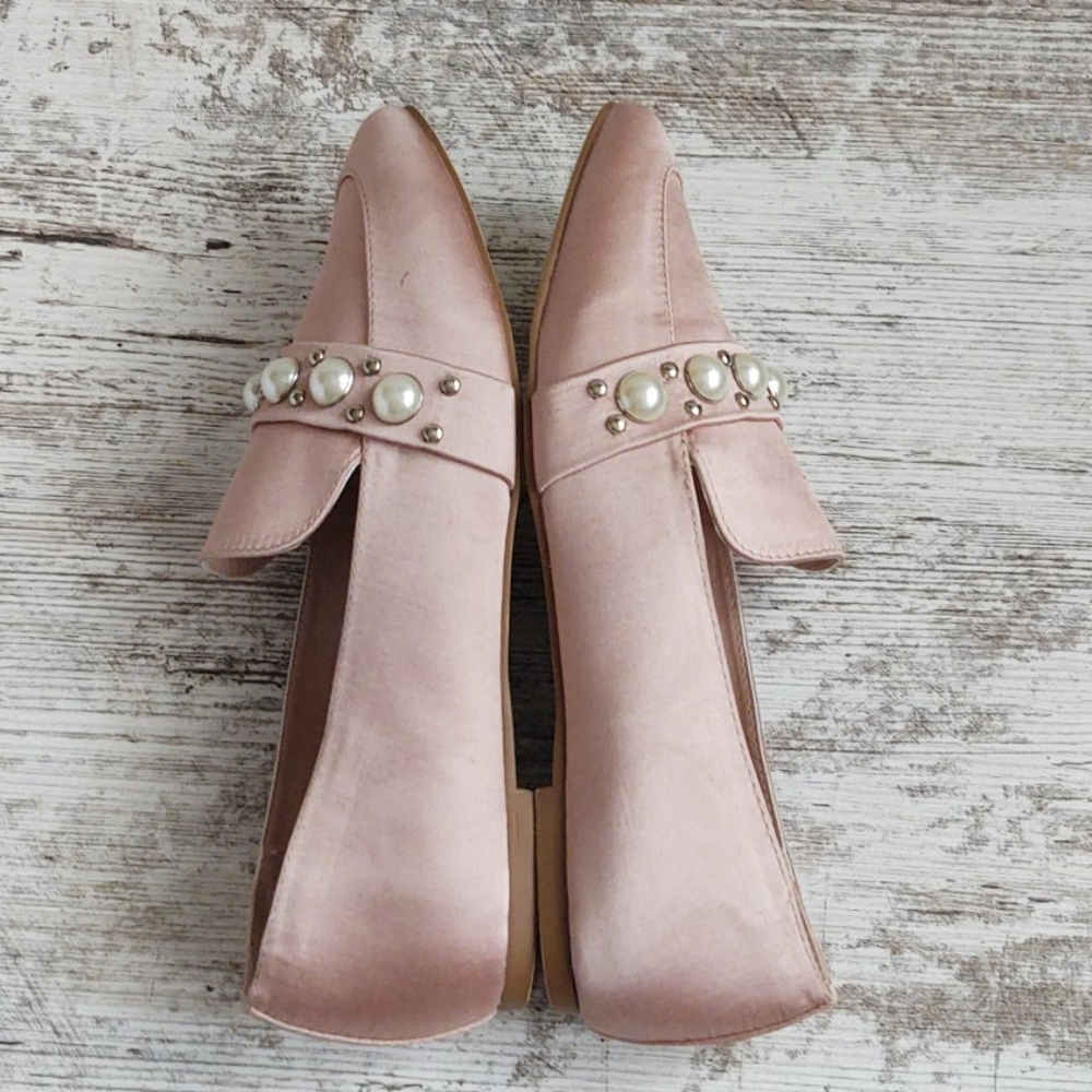 🟨ShoeDazzle Lt Pink Satin Pearl Silver Stud Flat..Super Cute🥰 - Picture 11 of 16